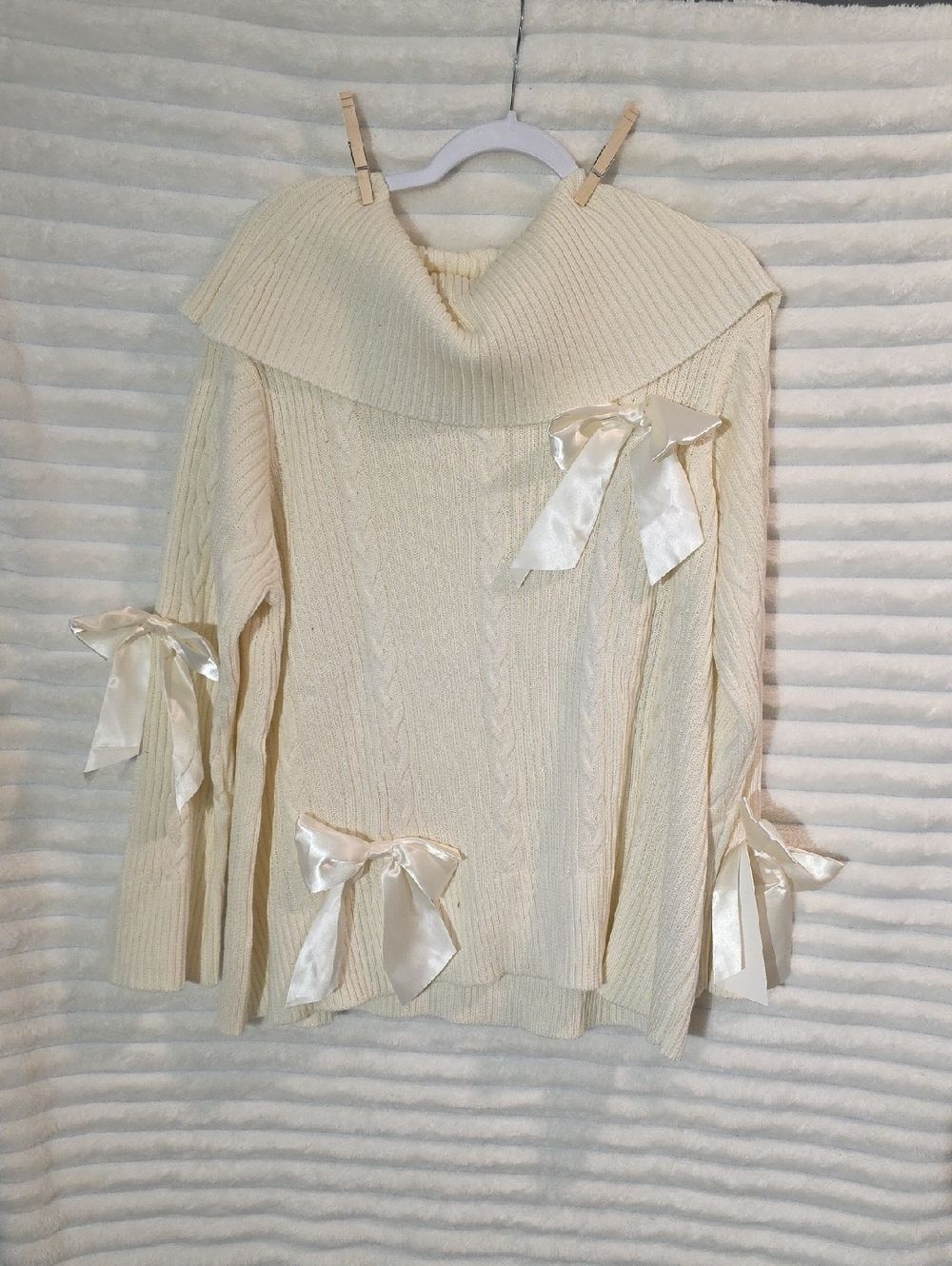 0161 Christian Siriano Ivory Cable-Knit Cowl Sweater with Satin Bows